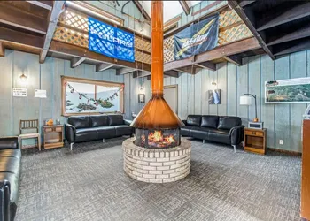 Snow Chasers Lodge hotel thumbnail 2