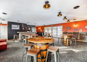 Snow Chasers Lodge hotel thumbnail 4