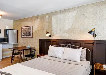 Old Tale Inn hotel thumbnail 3