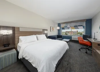 Holiday Inn Express & Suites Ridgecrest - China Lake by IHG hotel thumbnail 7