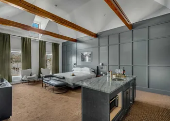 The Emerald Boutique Stays hotel thumbnail 2