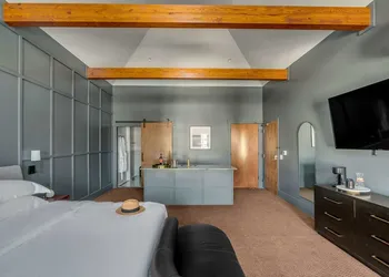 The Emerald Boutique Stays hotel thumbnail 4