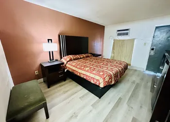 Economy Inn hotel thumbnail 3