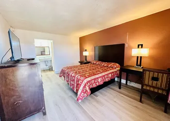 Economy Inn hotel thumbnail 7