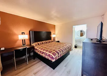 Economy Inn hotel thumbnail 8