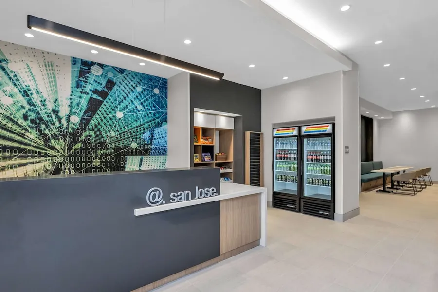 La Quinta Inn & Suites by Wyndham San Jose Airport-Downtown hotel detail image 6