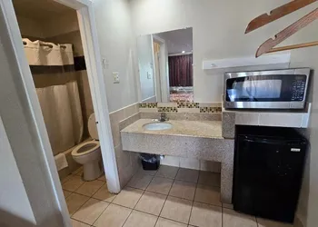 Executive Inn hotel thumbnail 5
