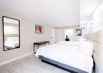 300 Tenth hotel thumbnail 3