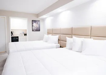 300 Tenth hotel thumbnail 4