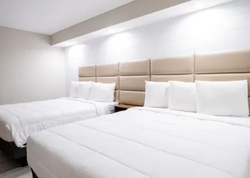 300 Tenth hotel thumbnail 6
