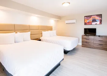 300 Tenth hotel thumbnail 7