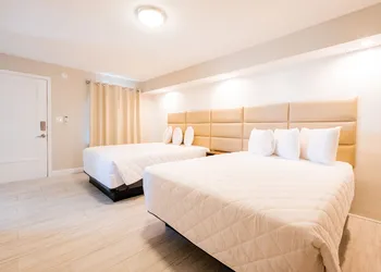 300 Tenth hotel thumbnail 8