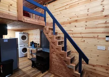 Windstorm Cabin hotel thumbnail 2