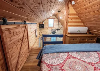 Windstorm Cabin hotel thumbnail 6