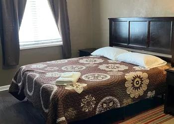 The Travelers Inn hotel thumbnail 2
