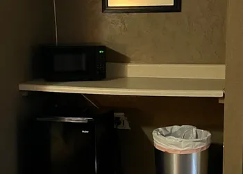 The Travelers Inn hotel thumbnail 3
