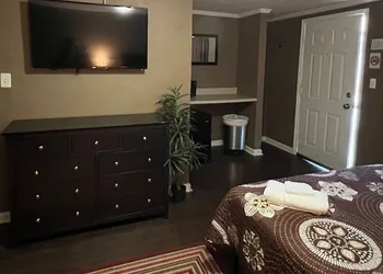The Travelers Inn hotel thumbnail 5