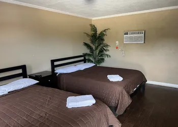 The Travelers Inn hotel thumbnail 8