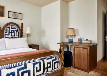 Blue Iris hotel thumbnail 6
