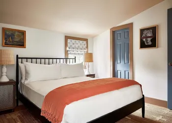 Blue Iris hotel thumbnail 8
