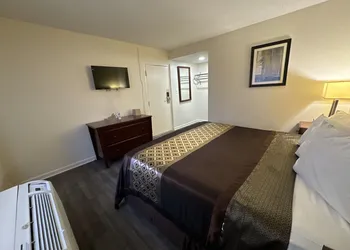 James River Inn & Suites hotel thumbnail 6