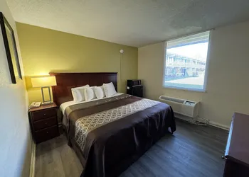 James River Inn & Suites hotel thumbnail 7