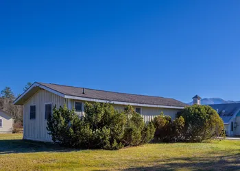Gale River Motel hotel thumbnail 4
