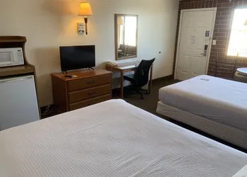 Days Inn by Wyndham Lake Point hotel thumbnail 8