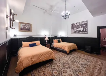 The Oliver Inn | Duluth Hotel Near Canal Park hotel thumbnail 3