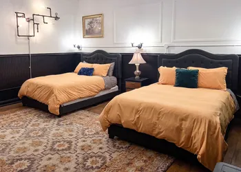 The Oliver Inn | Duluth Hotel Near Canal Park hotel thumbnail 4