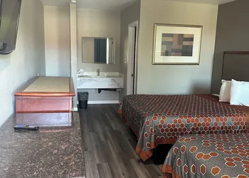 Royal Motel Tracy hotel thumbnail 8