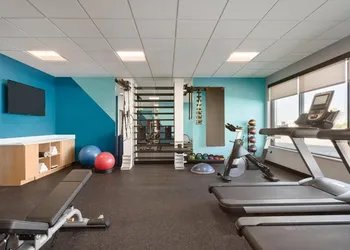 avid hotel Brooklyn Dyker Heights by IHG hotel thumbnail 3