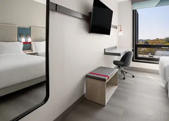 avid hotel Brooklyn Dyker Heights by IHG hotel thumbnail 8