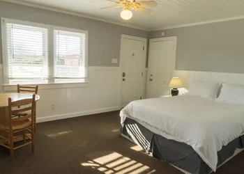Tower Circle Motel hotel thumbnail 7