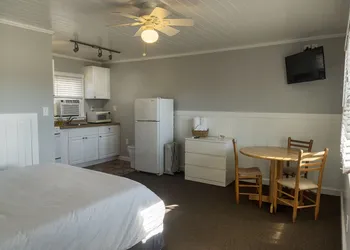 Tower Circle Motel hotel thumbnail 8