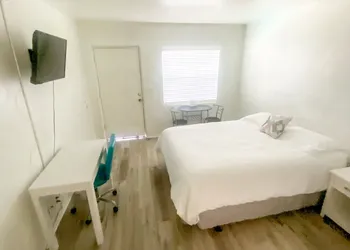 Uptown Suites hotel thumbnail 8