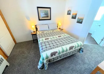 Hillcrest Motel hotel thumbnail 6