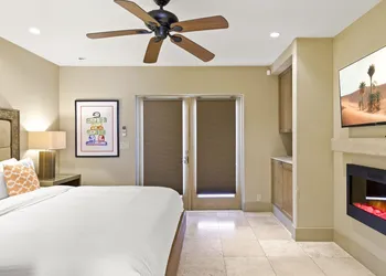 Poolside Fun King Suite hotel thumbnail 3