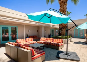 Poolside Fun King Suite hotel thumbnail 6
