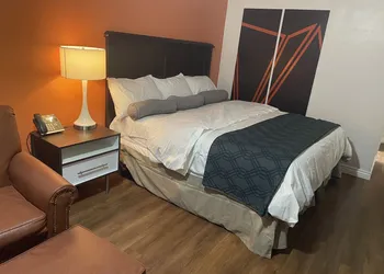 B&J Hotel and Apartment hotel thumbnail 7