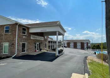 Schmidt's Creek Hotel hotel thumbnail 2