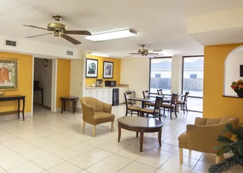 Days Inn & Suites by Wyndham Brewton hotel thumbnail 4