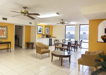 Days Inn & Suites by Wyndham Brewton hotel thumbnail 4