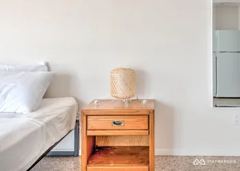 435 East Lake hotel thumbnail 8