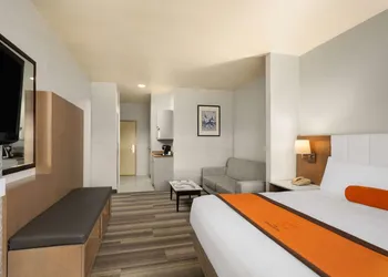 Hotel Marguerite Anaheim/Garden Grove, Trademark Collection by Wyndham hotel thumbnail 7