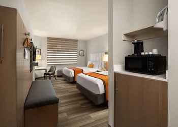 Hotel Marguerite Anaheim/Garden Grove, Trademark Collection by Wyndham hotel thumbnail 8