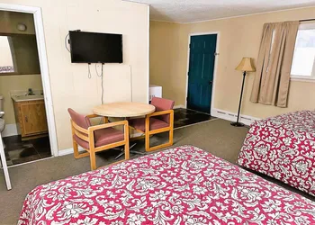 Love Hotels Timberline By OYO Lake Superior hotel thumbnail 4