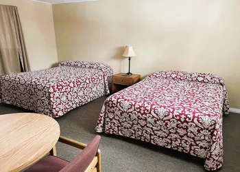 Love Hotels Timberline By OYO Lake Superior hotel thumbnail 5