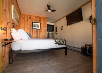 Columbia Point Resort hotel thumbnail 2