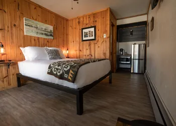 Columbia Point Resort hotel thumbnail 4